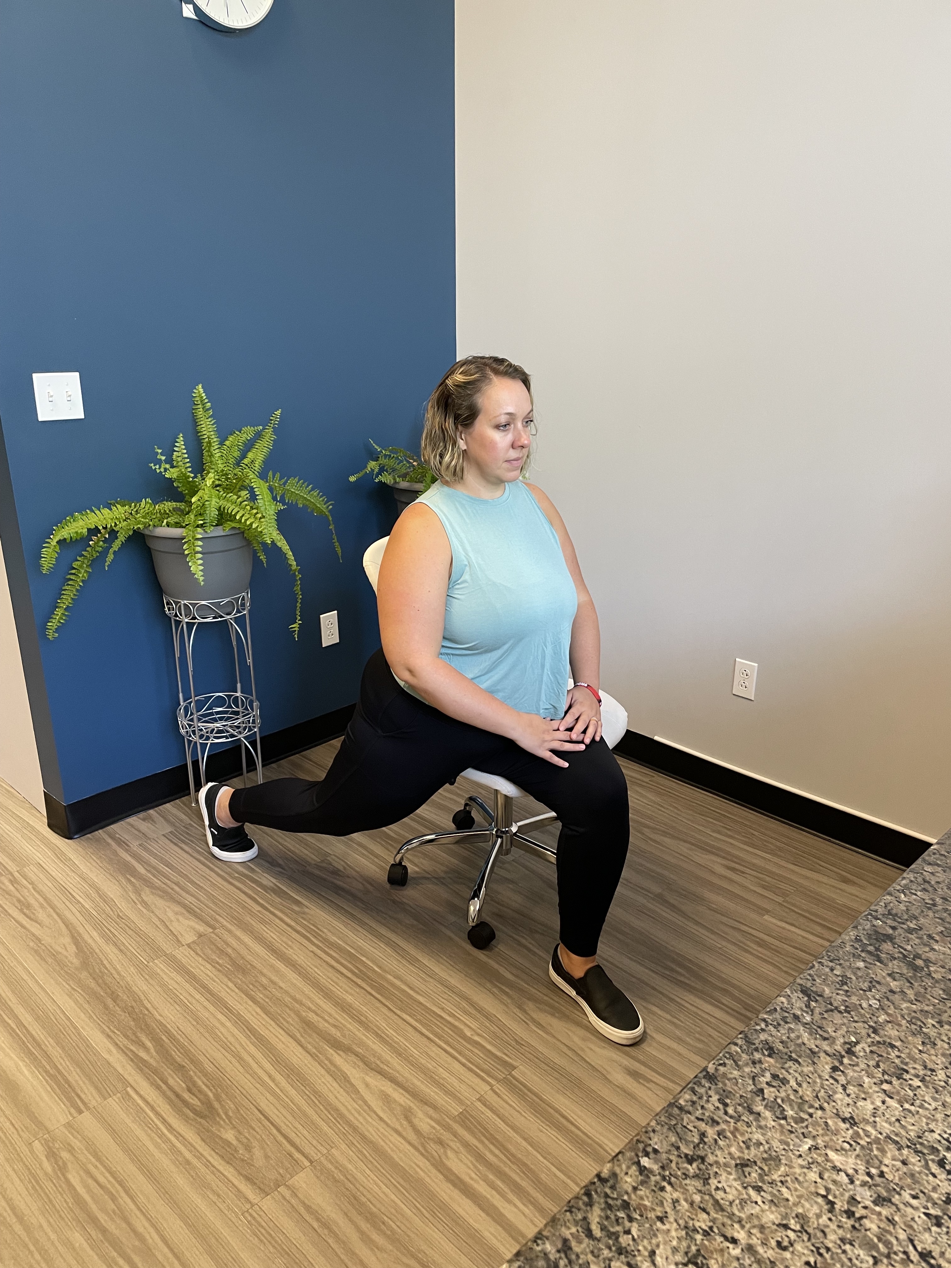 seated hip flexor stretch